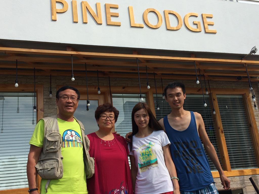 Pine Lodge Male Exterior photo